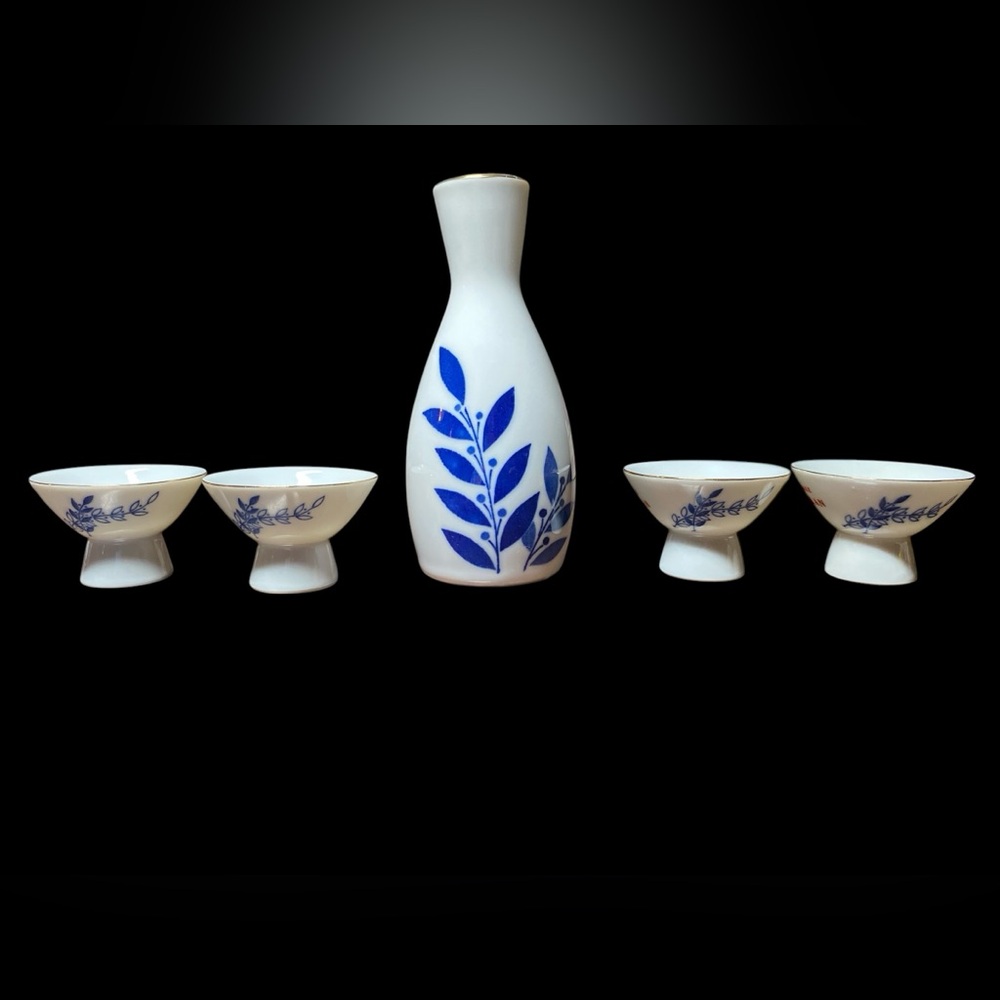 Gekkeikan Sake Set- Sake Bottle and Four Cups- GUC